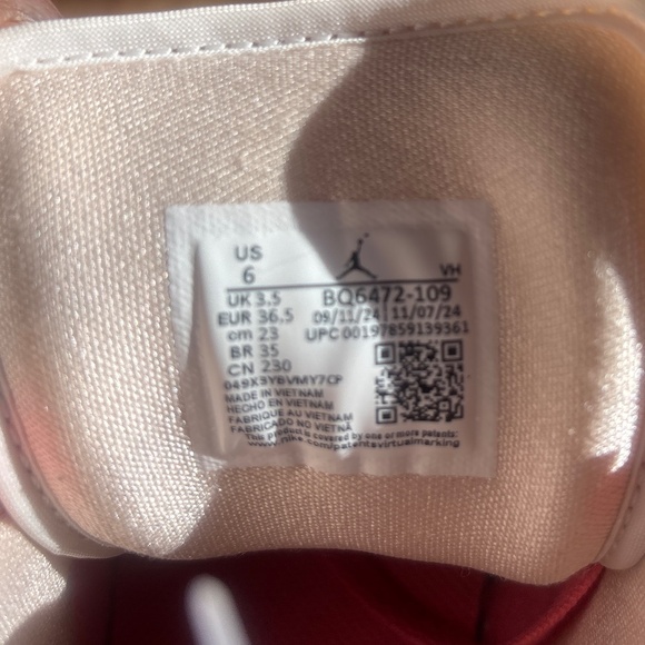 Jordan 1’s - Picture 3 of 4